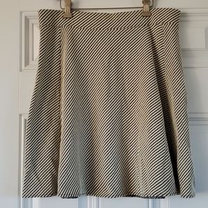 Ann taylor a frame size medium elastic waist skirt